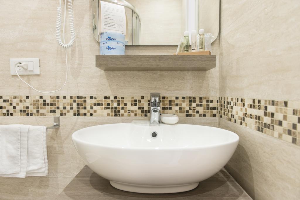 Domus Trevi Bed & Breakfast Rome Exterior photo