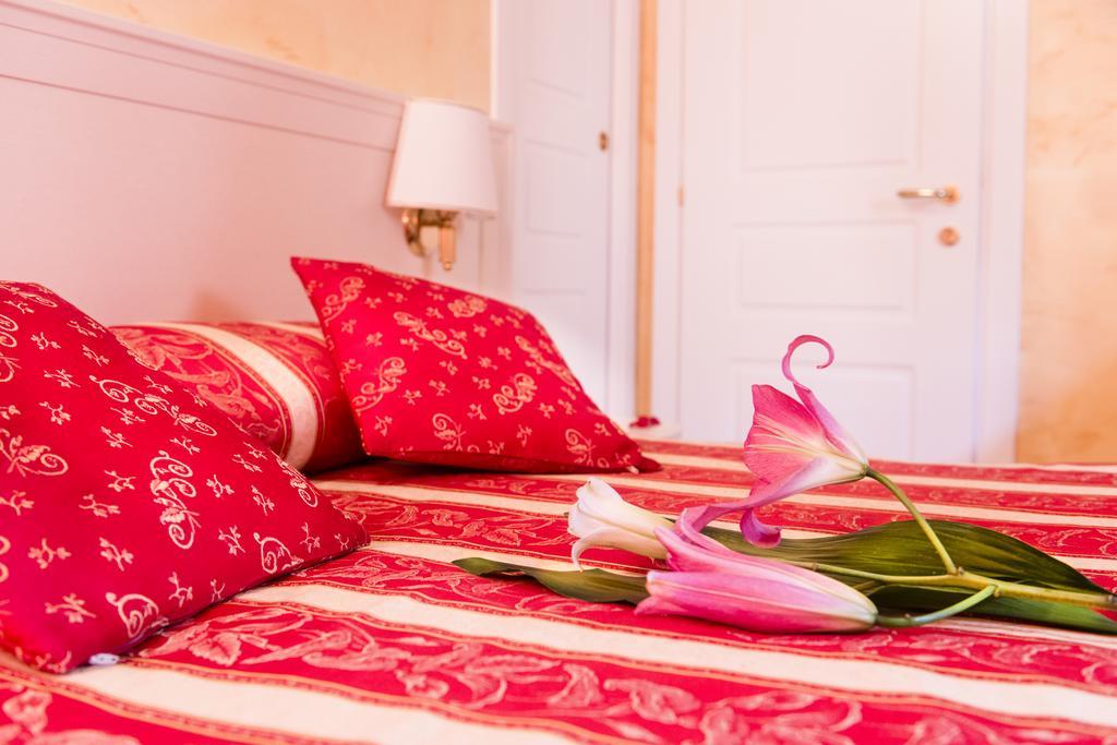 Domus Trevi Bed & Breakfast Rome Exterior photo