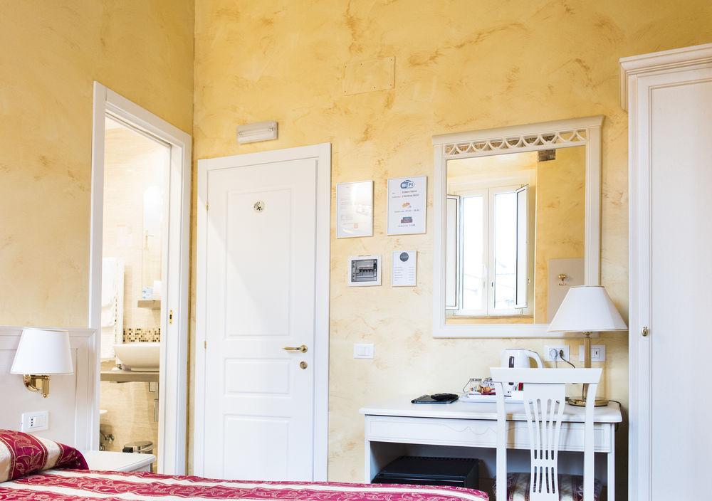 Domus Trevi Bed & Breakfast Rome Exterior photo
