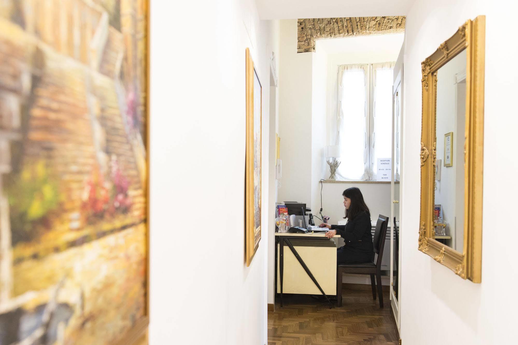 Domus Trevi Bed & Breakfast Rome Exterior photo
