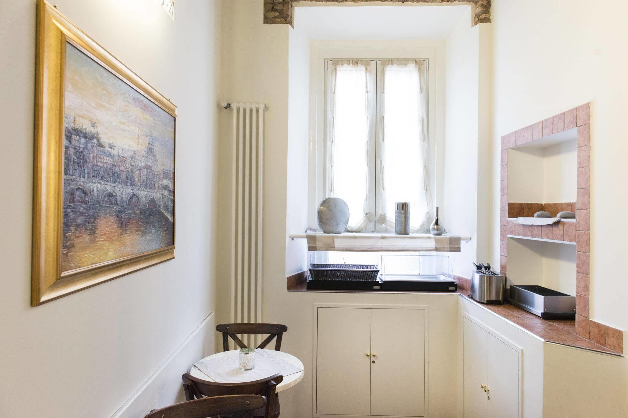 Domus Trevi Bed & Breakfast Rome Exterior photo