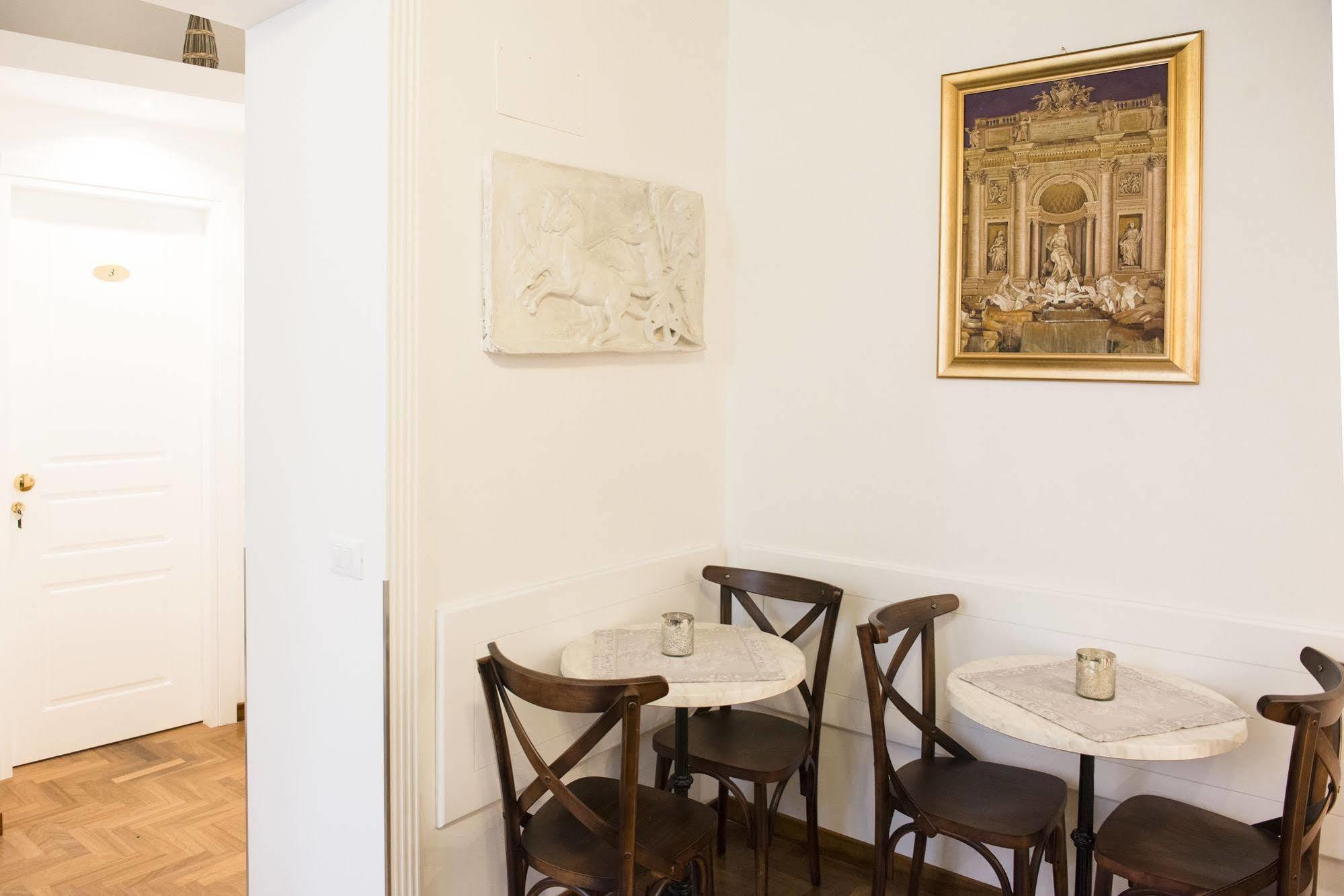 Domus Trevi Bed & Breakfast Rome Exterior photo