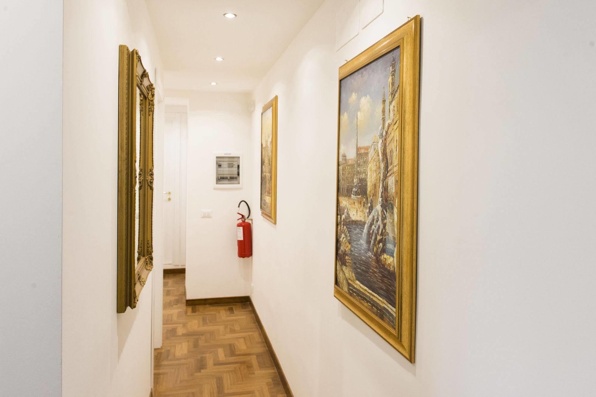 Domus Trevi Bed & Breakfast Rome Exterior photo
