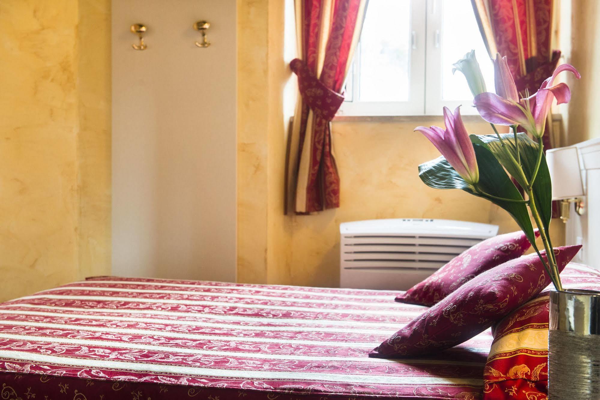 Domus Trevi Bed & Breakfast Rome Exterior photo