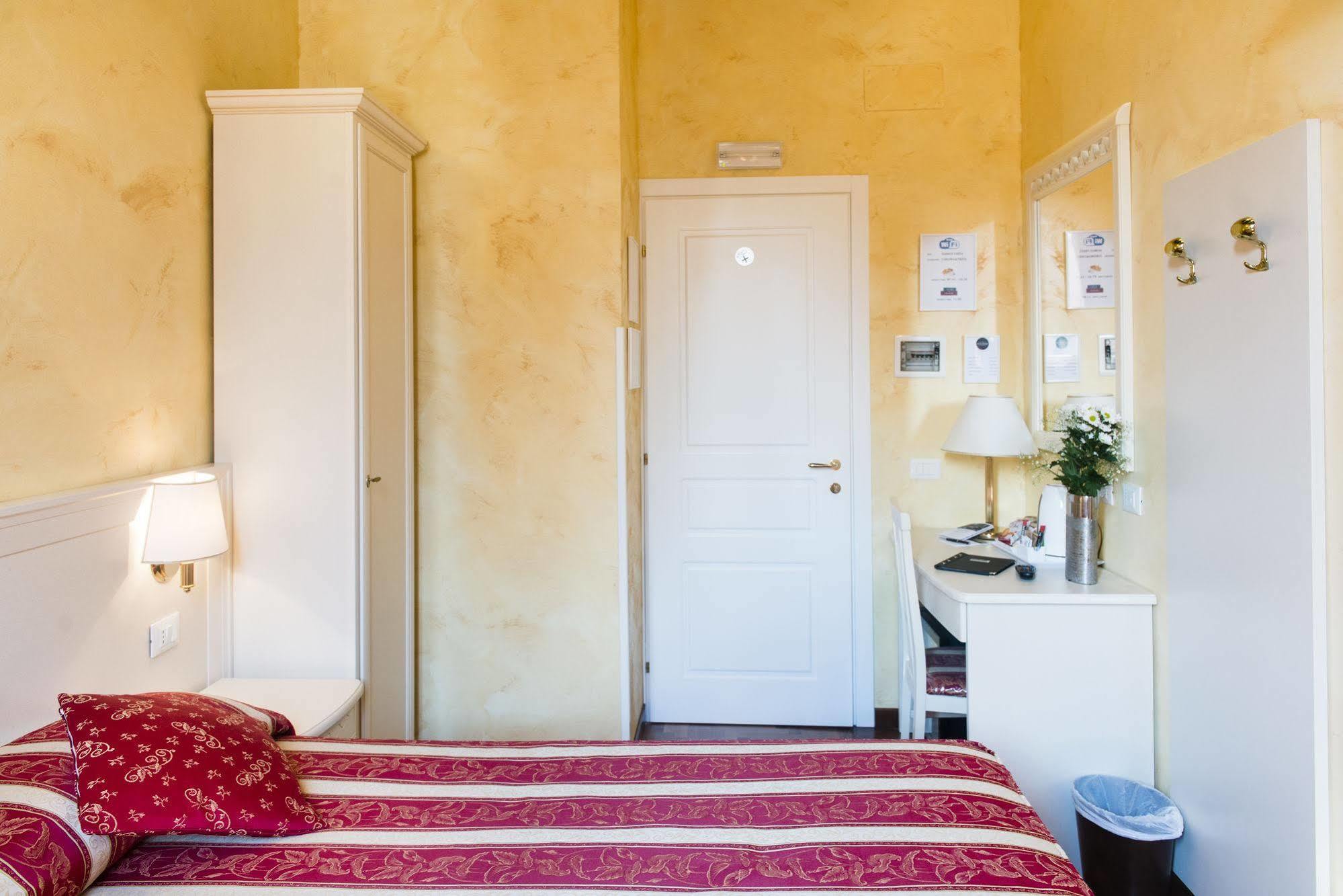 Domus Trevi Bed & Breakfast Rome Exterior photo