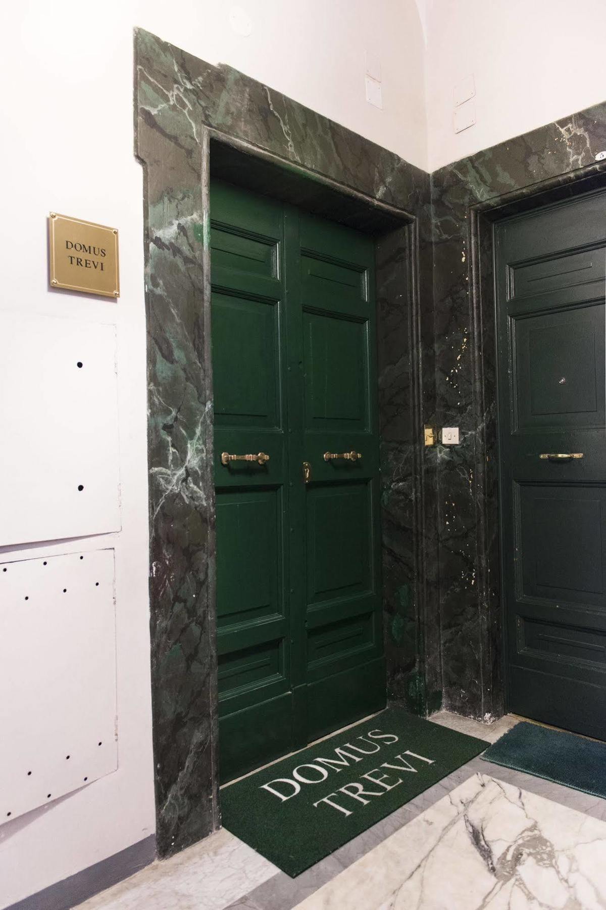 Domus Trevi Bed & Breakfast Rome Exterior photo